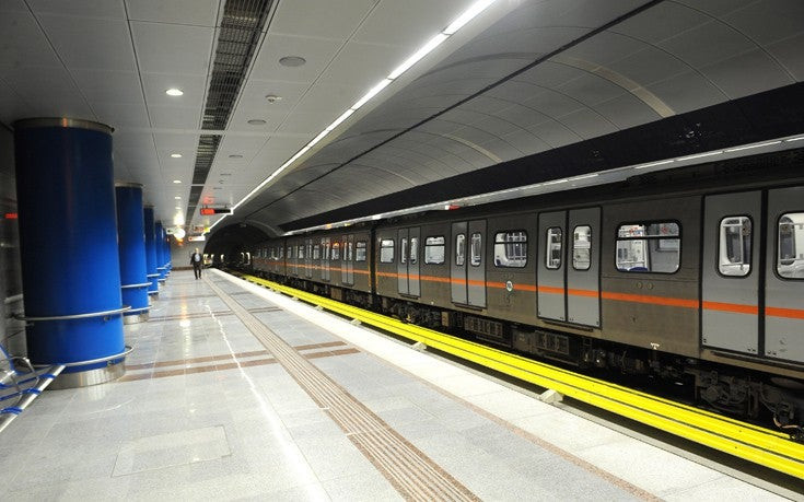 EKTAKTO – Εκκενώθηκε ο σταθμός του μετρό «Σύνταγμα«: Έπεσε παιδί στις ράγες